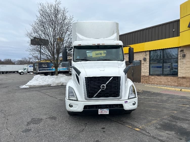 2020 Volvo VNR 640 — photo 2