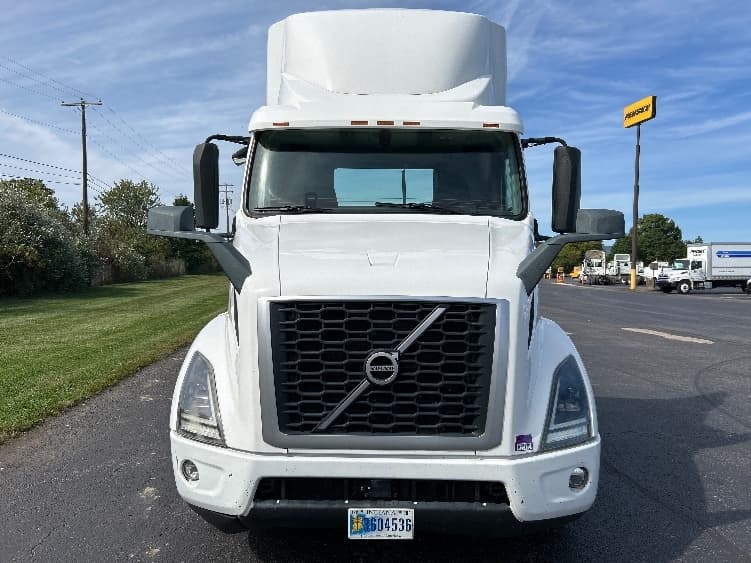 2020 Volvo VNR 640 — photo 2