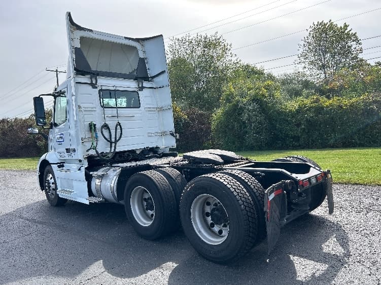 2020 Volvo VNR 640 — photo 5