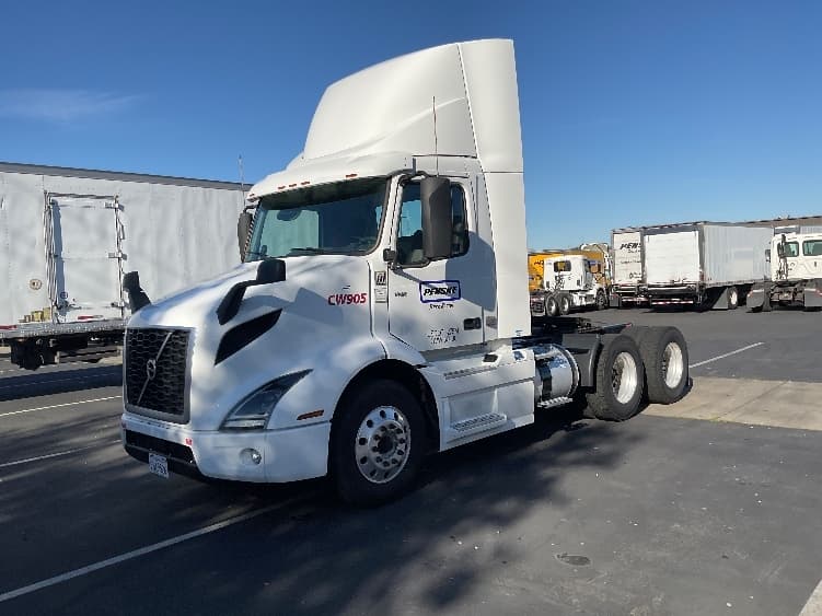 2020 Volvo VNR 640 — photo 3