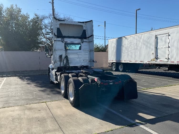 2020 Volvo VNR 640 — photo 5