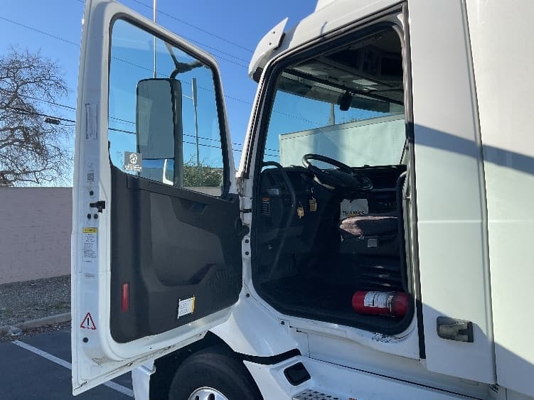 2020 Volvo VNR 640 — photo 9