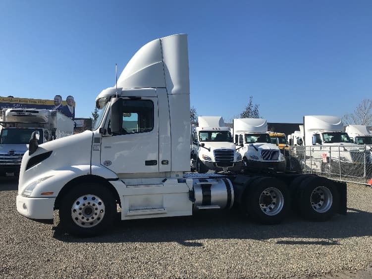 2020 Volvo VNR 640 — photo 4
