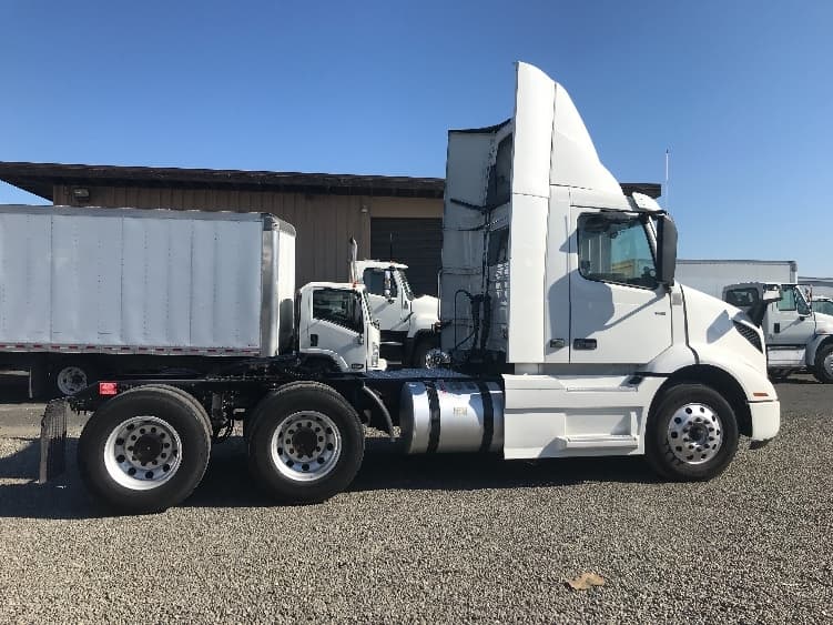2020 Volvo VNR 640 — photo 8