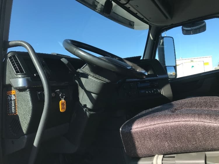 2020 Volvo VNR 640 — photo 10