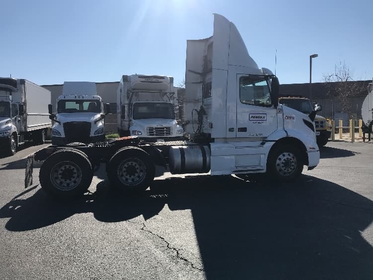 2020 Volvo VNR 640 — photo 8