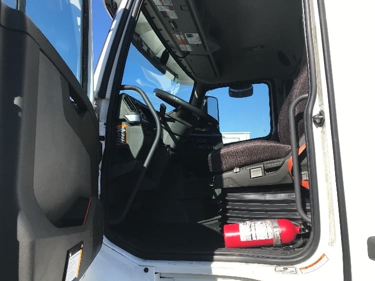 2020 Volvo VNR 640 — photo 9