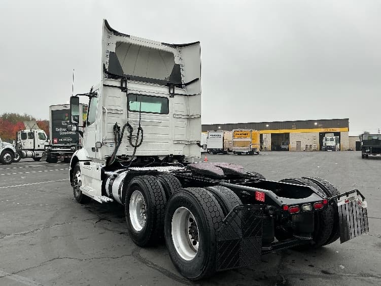 2020 Volvo VNR 640 — photo 5
