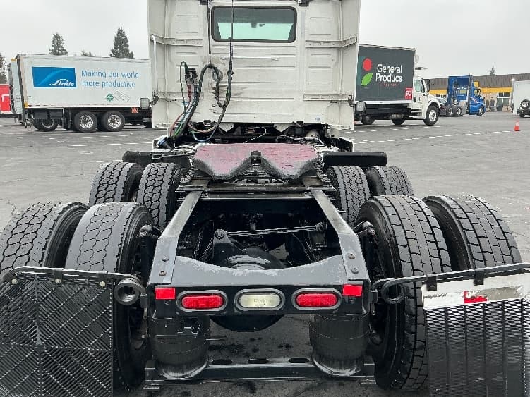 2020 Volvo VNR 640 — photo 6