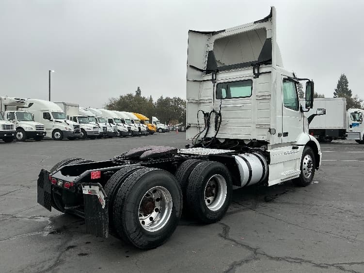 2020 Volvo VNR 640 — photo 7