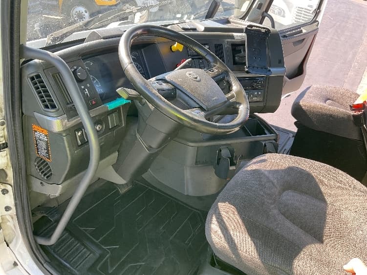 2020 Volvo VNR 640 — photo 10