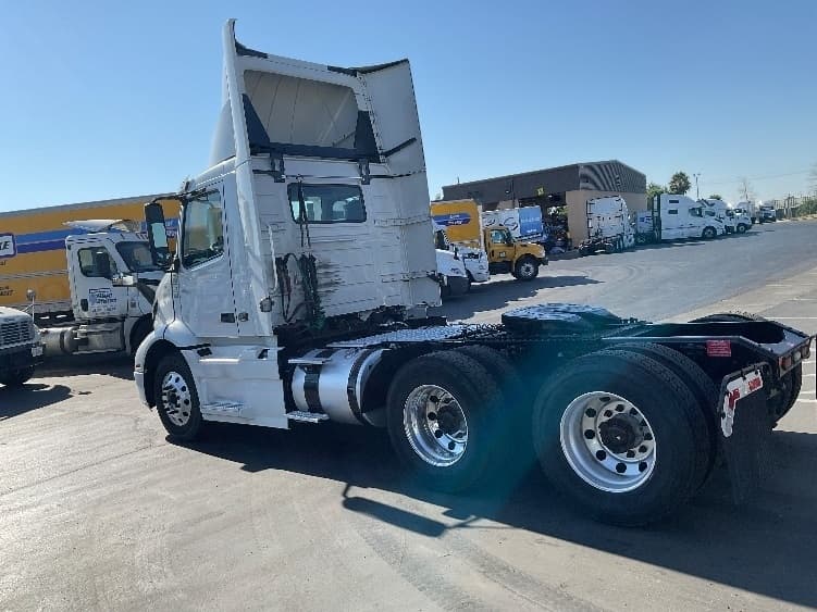 2020 Volvo VNR 640 — photo 5