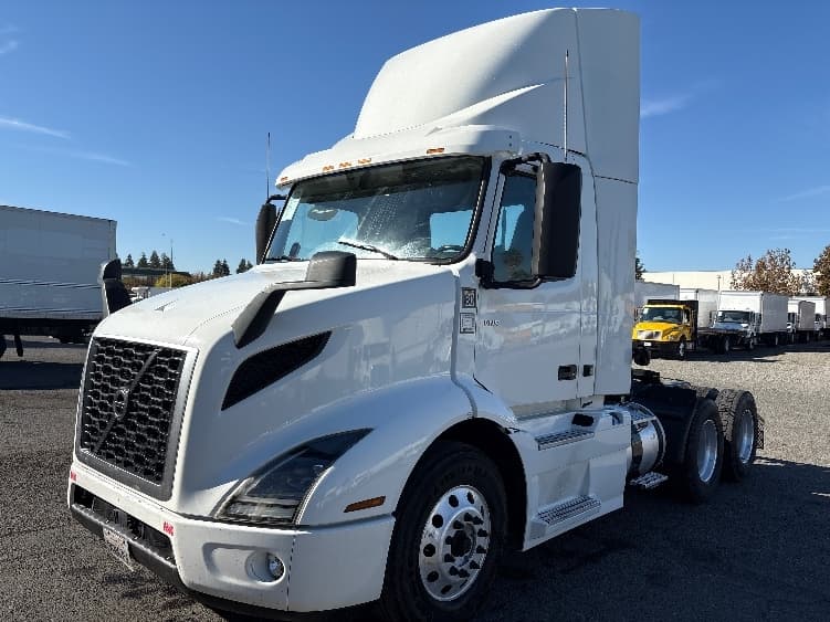 2020 Volvo VNR 640 — photo 3