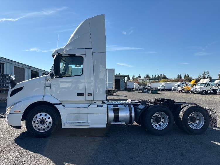2020 Volvo VNR 640 — photo 4