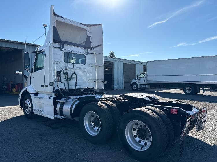 2020 Volvo VNR 640 — photo 5