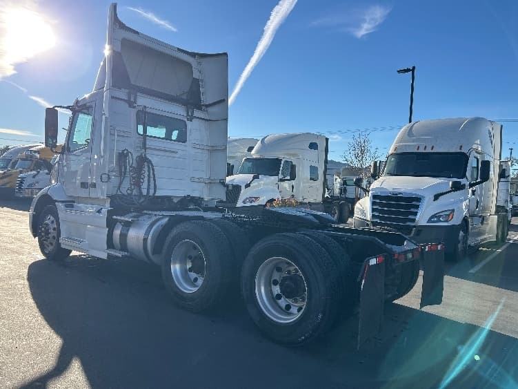 2020 Volvo VNR 640 — photo 5