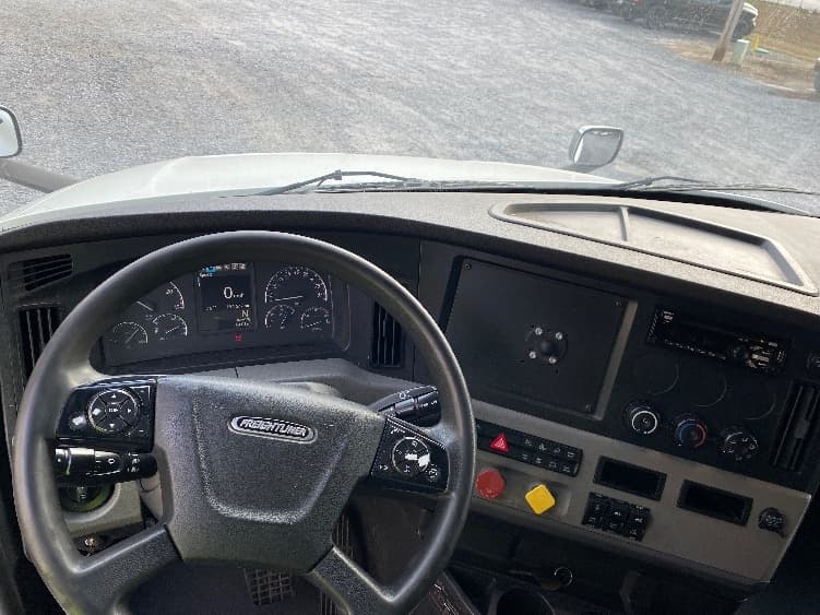 2020 Freightliner Cascadia — photo 10