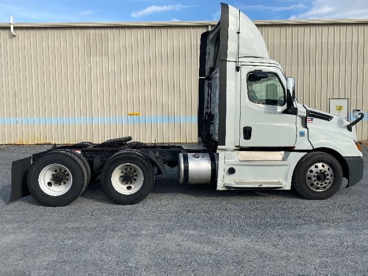 2020 Freightliner Cascadia — photo 8