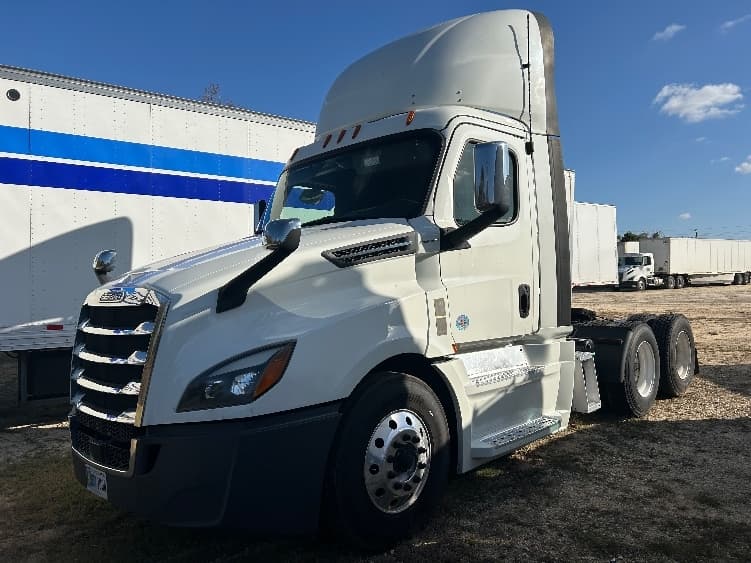 2020 Freightliner Cascadia — photo 3