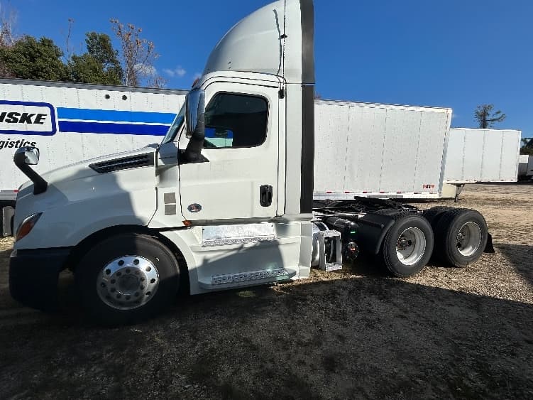 2020 Freightliner Cascadia — photo 4