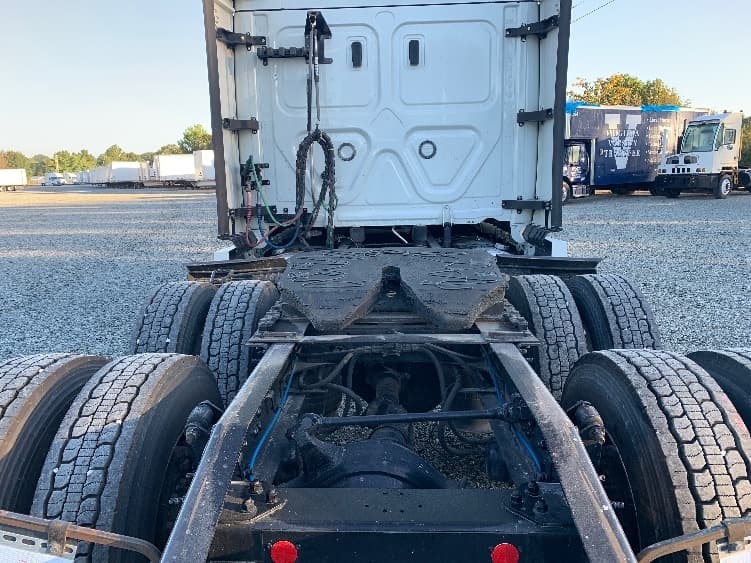 2021 Freightliner Cascadia — photo 6