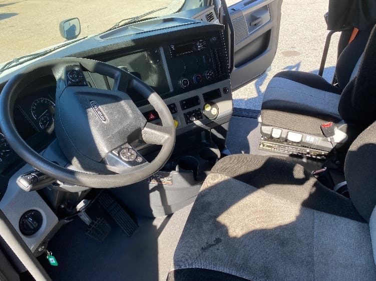 2021 Freightliner Cascadia — photo 10