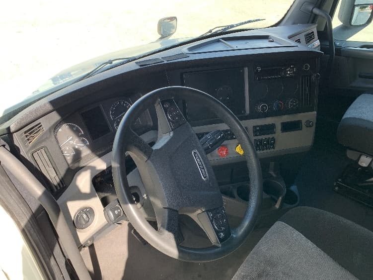 2021 Freightliner Cascadia — photo 10
