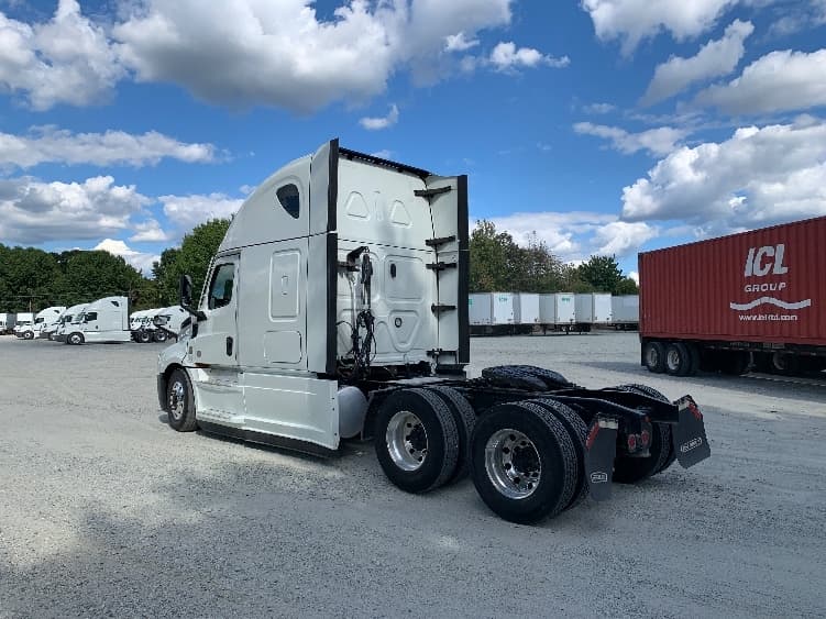 2021 Freightliner Cascadia — photo 5