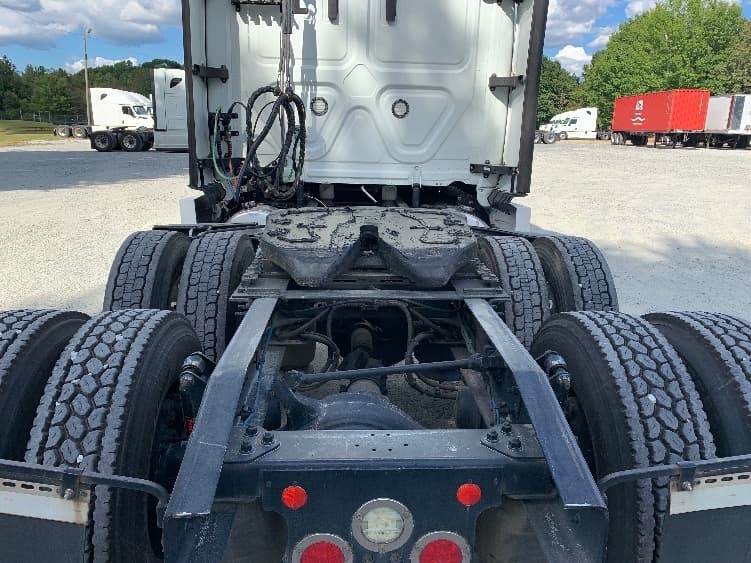 2021 Freightliner Cascadia — photo 6