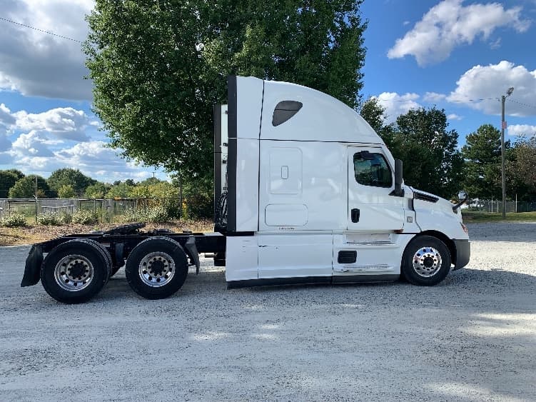 2021 Freightliner Cascadia — photo 8