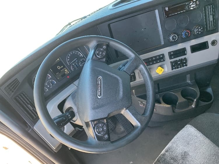 2021 Freightliner Cascadia — photo 10