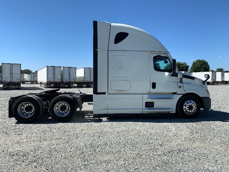 2021 Freightliner Cascadia — photo 8