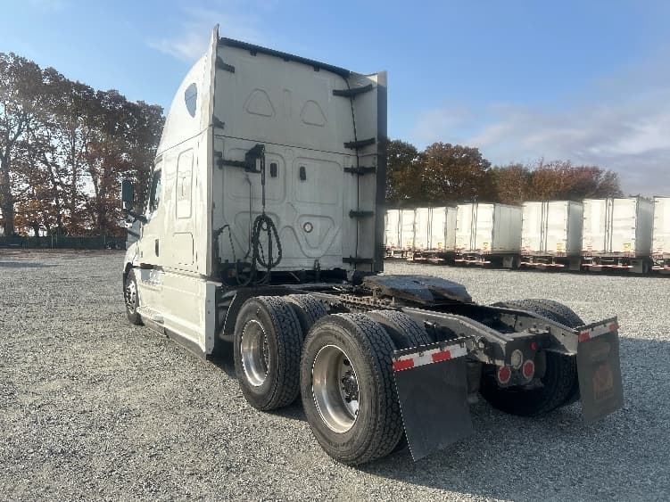 2021 Freightliner Cascadia — photo 5