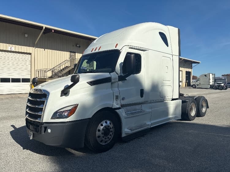 2021 Freightliner Cascadia — photo 3
