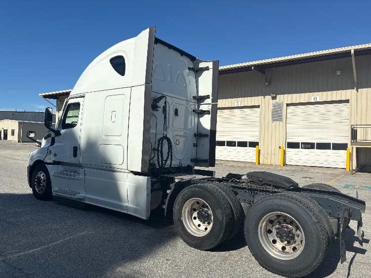 2021 Freightliner Cascadia — photo 5