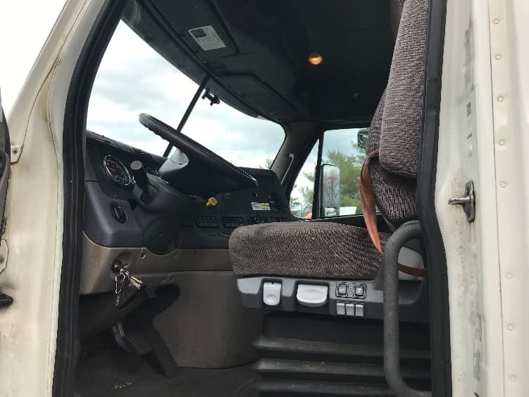 2018 Freightliner Cascadia — photo 9