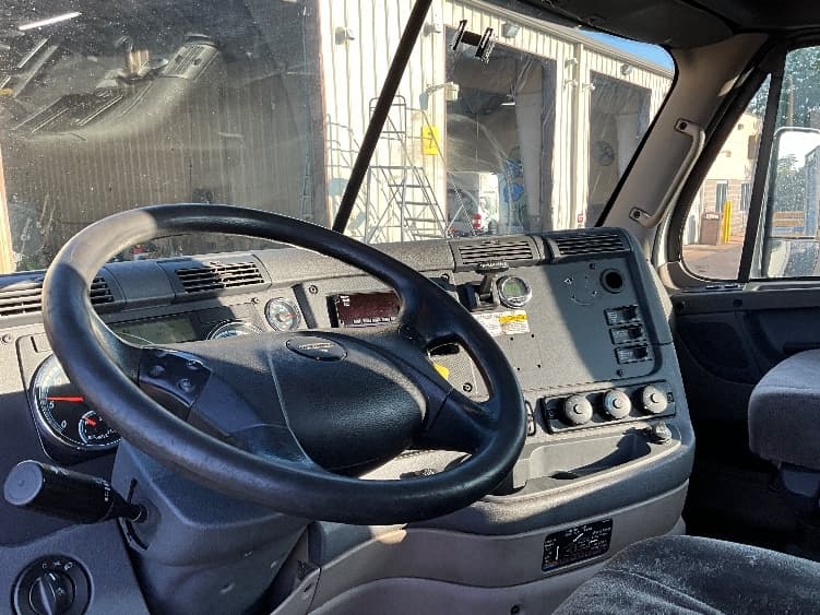 2018 Freightliner Cascadia — photo 10