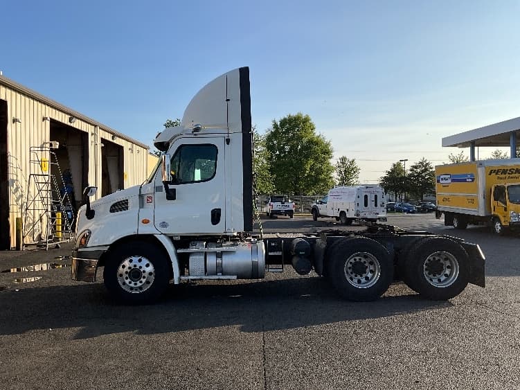 2018 Freightliner Cascadia — photo 4