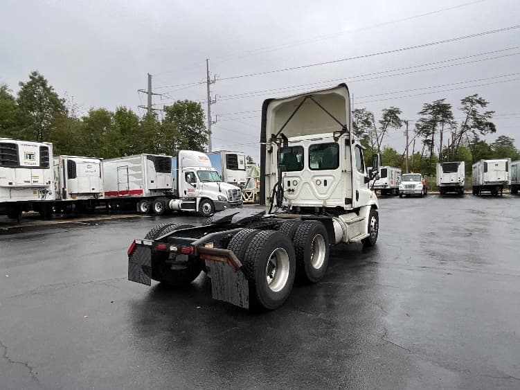 2018 Freightliner Cascadia — photo 7