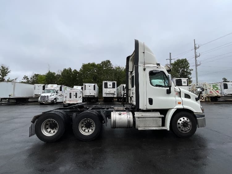 2018 Freightliner Cascadia — photo 8