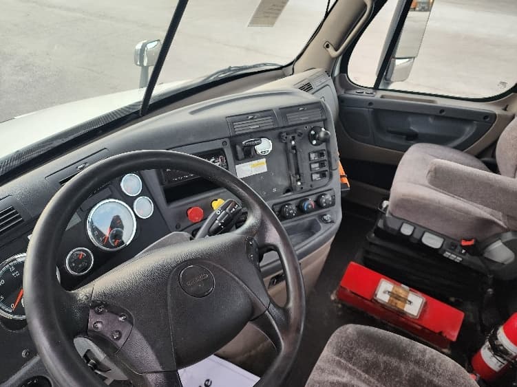 2018 Freightliner Cascadia — photo 10