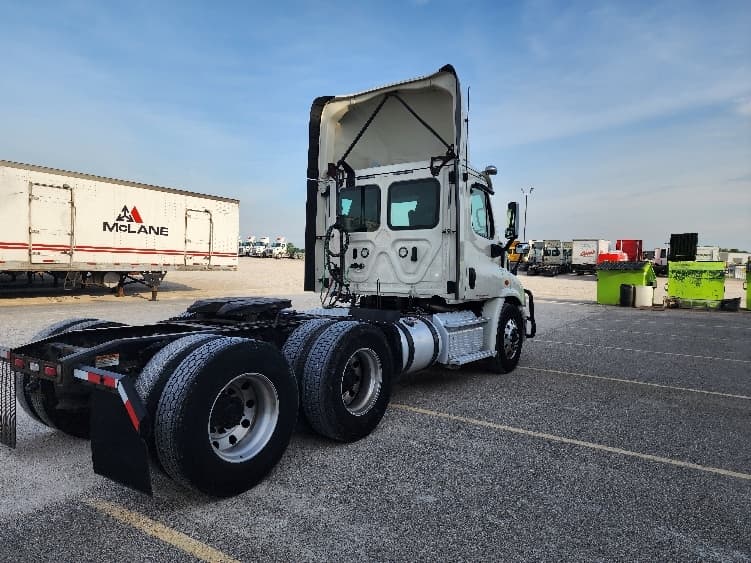 2018 Freightliner Cascadia — photo 7