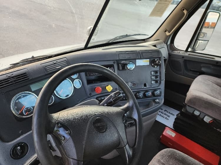 2018 Freightliner Cascadia — photo 10