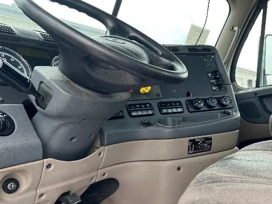 2018 Freightliner Cascadia — photo 10