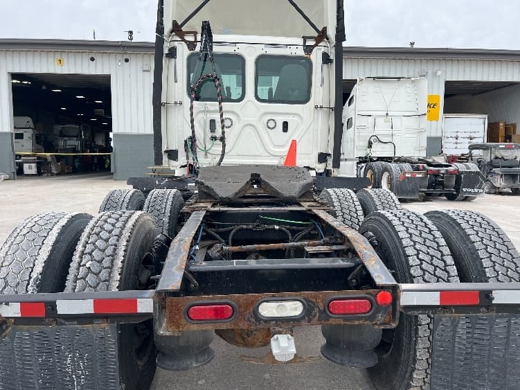 2018 Freightliner Cascadia — photo 6