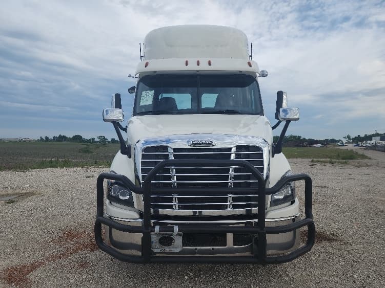 2018 Freightliner Cascadia — photo 2