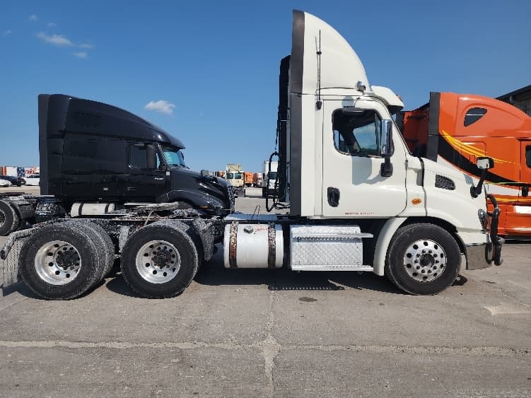 2018 Freightliner Cascadia — photo 8