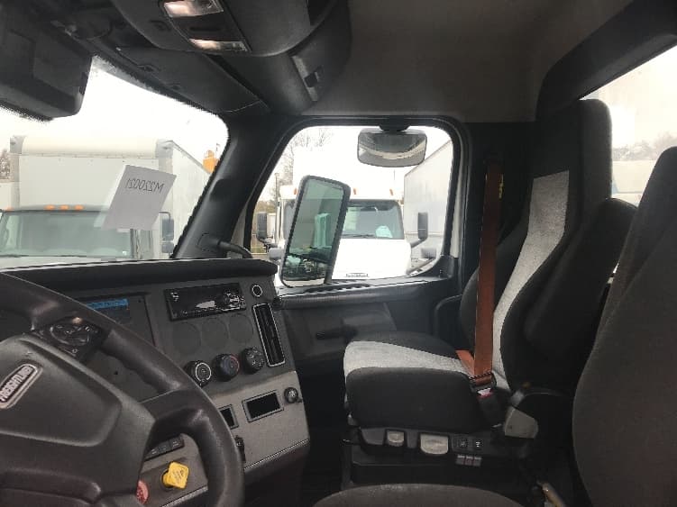2021 Freightliner Cascadia — photo 10