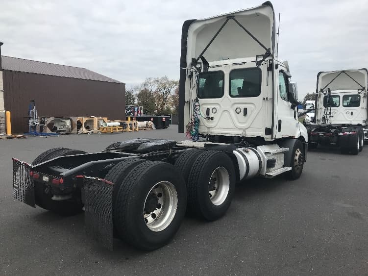 2021 Freightliner Cascadia — photo 7