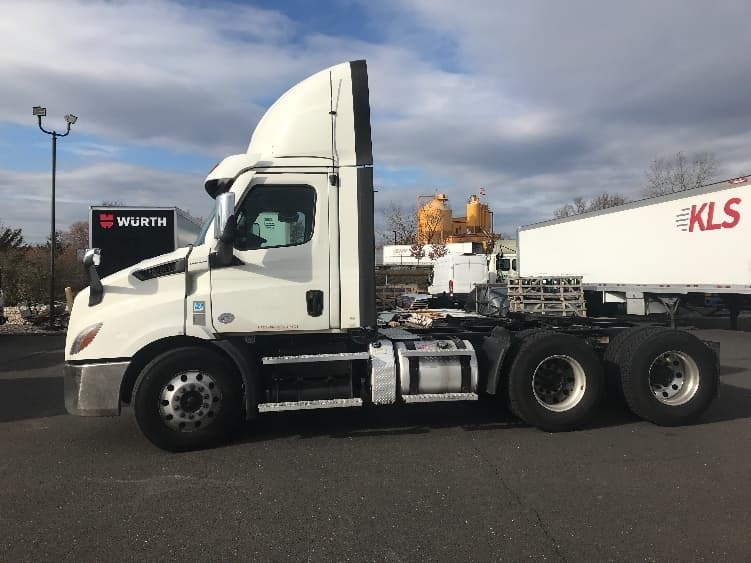 2021 Freightliner Cascadia — photo 4